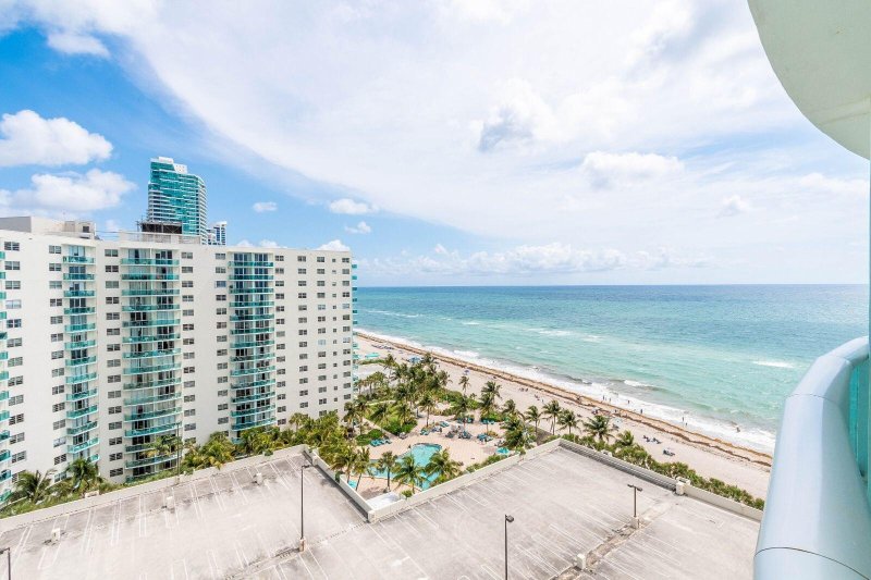 Condo for sale at Tides Hollywood Beach 14c