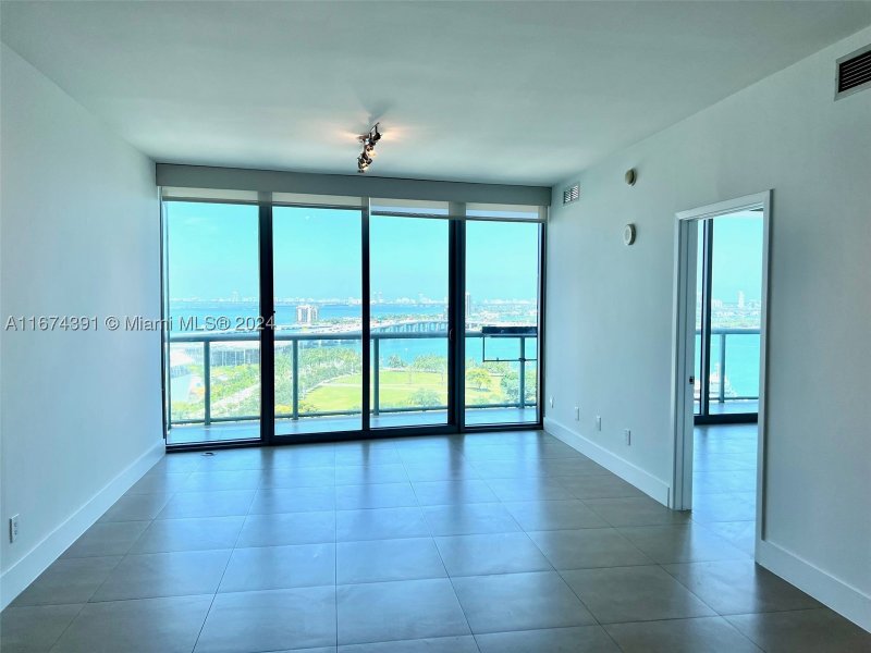 Condo for sale at Marina Blue 1811