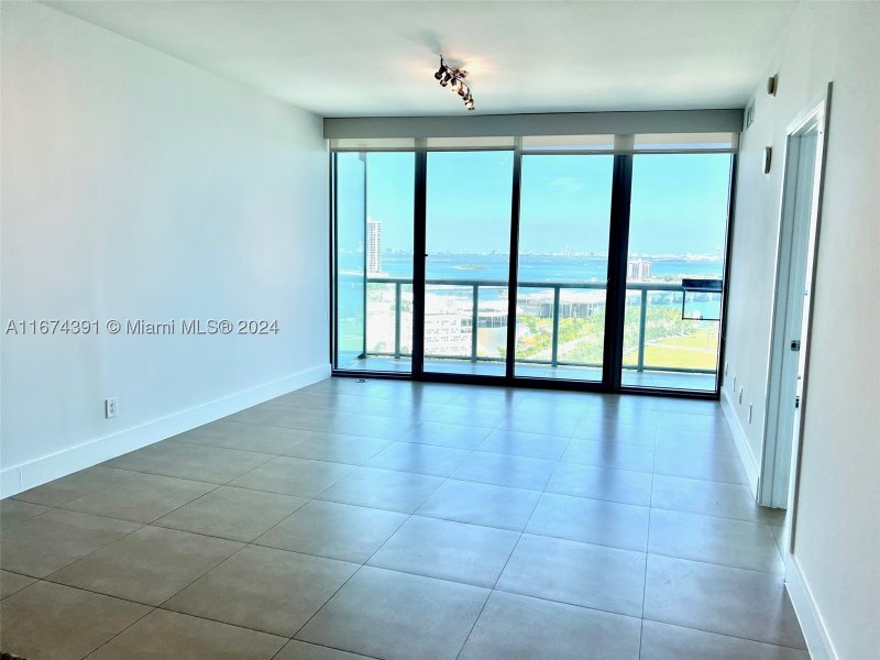 Condo for sale at Marina Blue 1811