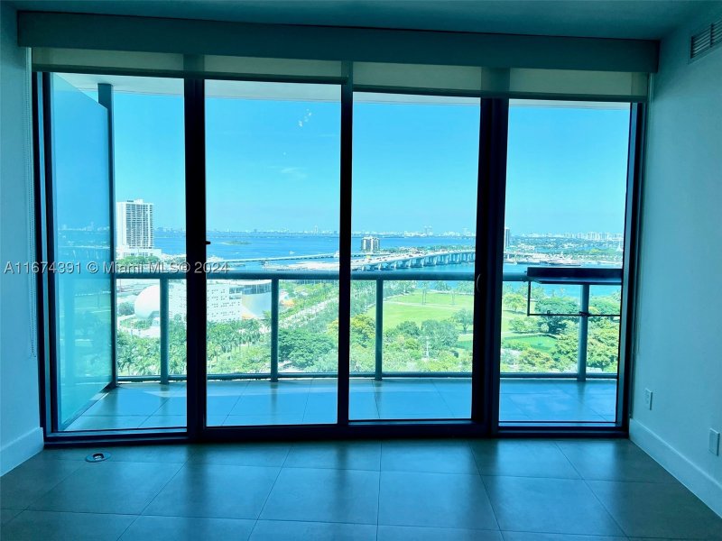 Condo for sale at Marina Blue 1811