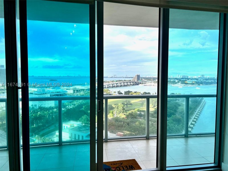 Condo for sale at Marina Blue 1811