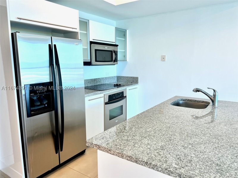 Condo for sale at Marina Blue 1811