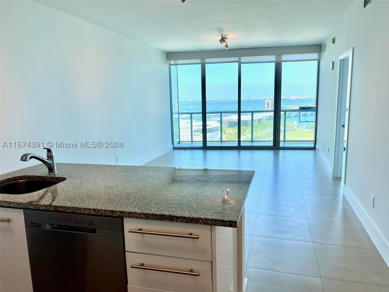 Condo for sale at Marina Blue 1811