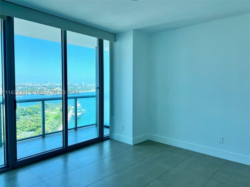 Condo for sale at Marina Blue 1811