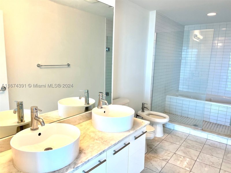 Condo for sale at Marina Blue 1811