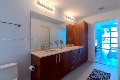 Comprar apartamento no Ocean Marine Yacht Club M5