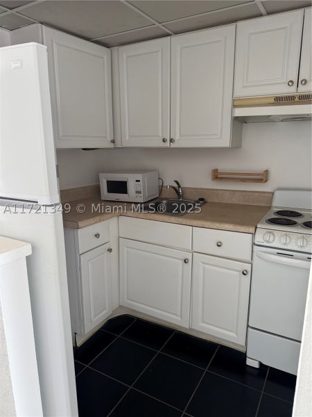 Condo for sale at Bayshore Yacht Tennis Club 204