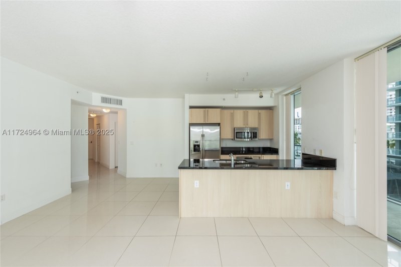Condo for sale at Axis on Brickell South Tower 1107-S