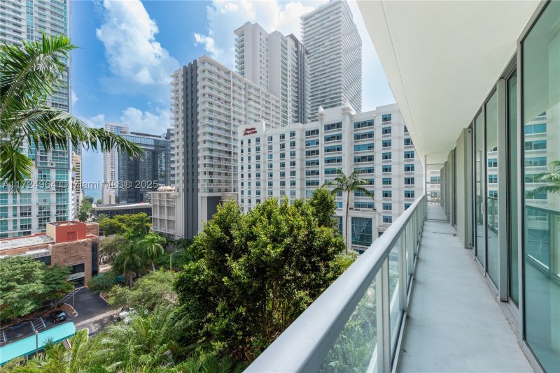 Condo for sale at Axis on Brickell South Tower 1107-S