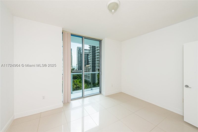 Condo for sale at Axis on Brickell South Tower 1107-S