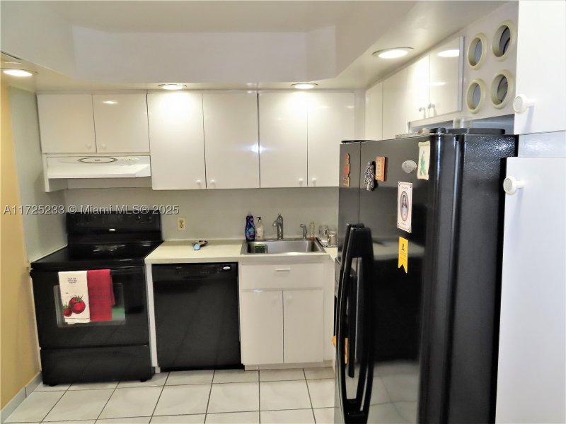 Apartment for rent at Arlen Beach 1011