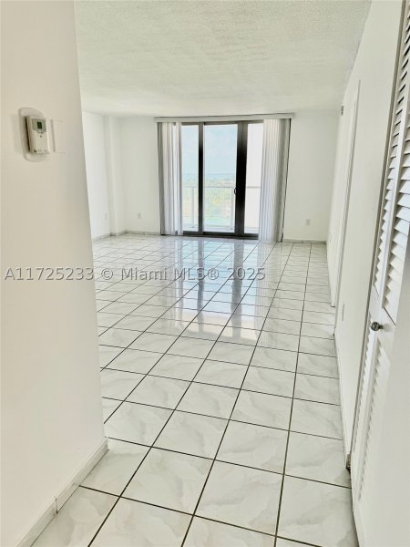 Apartment for rent at Arlen Beach 1011