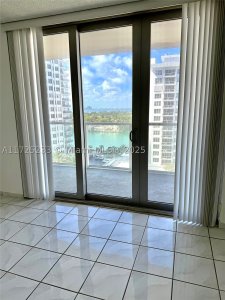 Aluguel de apartamento no Arlen Beach 1011
