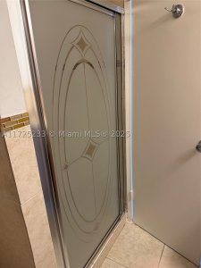 Aluguel de apartamento no Arlen Beach 1011