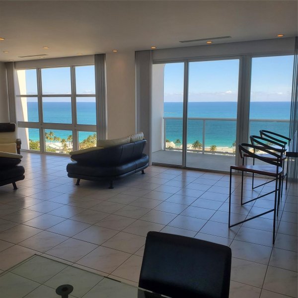 Condo for sale at Vantage View 2008
