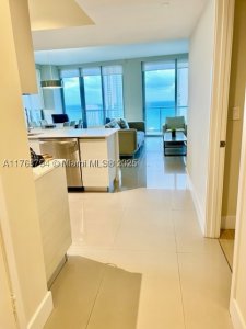 Comprar apartamento no Beachwalk T3102