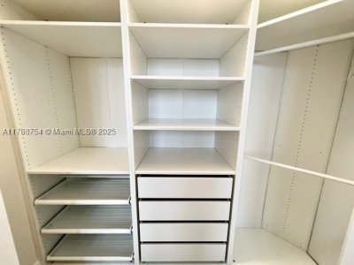 Comprar apartamento no Beachwalk T3102