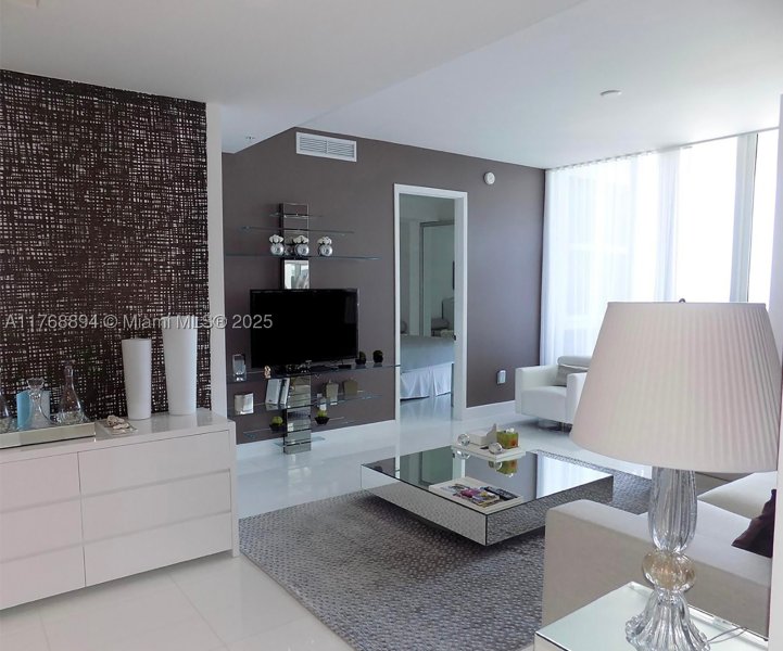 Apartment for rent at Trump Royale 3906