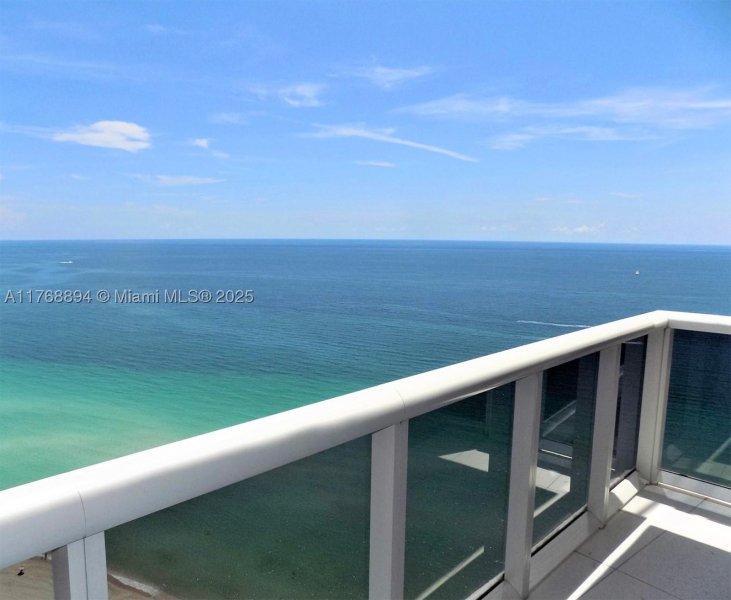 Apartment for rent at Trump Royale 3906
