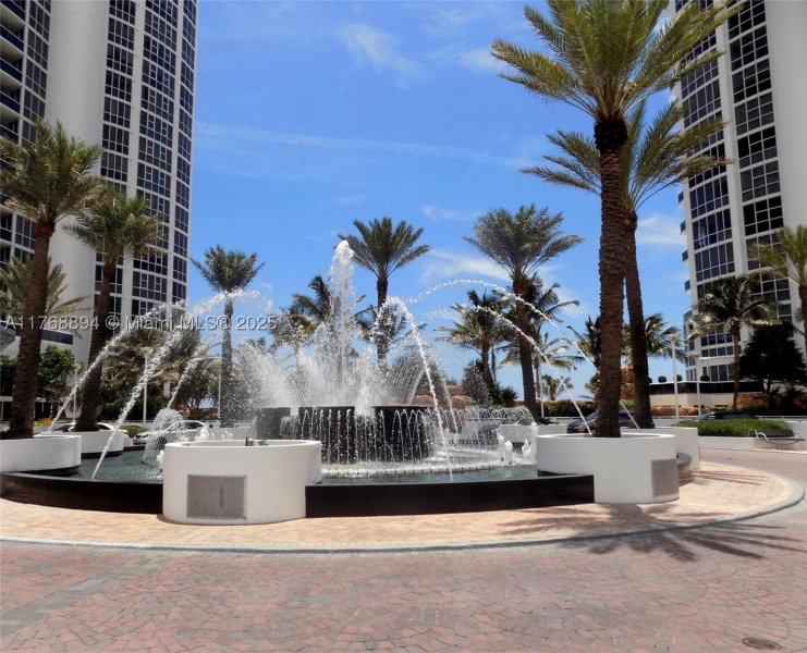 Apartment for rent at Trump Royale 3906