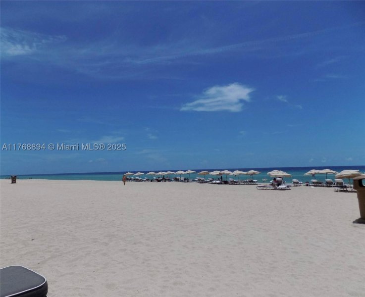 Apartment for rent at Trump Royale 3906