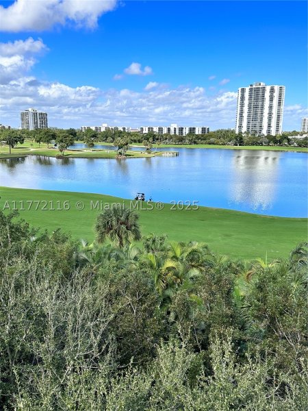 Comprar apartamento en Turnberry Village South 1012