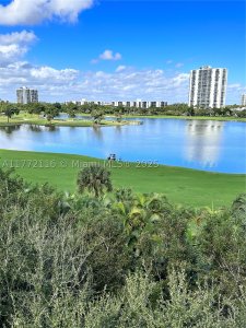 Comprar apartamento no Turnberry Village South 1012