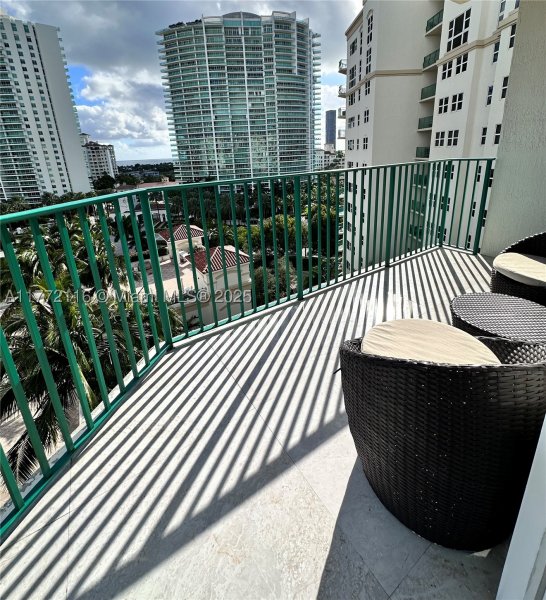 Comprar apartamento en Turnberry Village South 1012