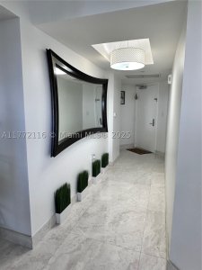 Comprar apartamento no Turnberry Village South 1012