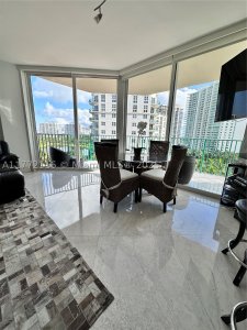Comprar apartamento no Turnberry Village South 1012