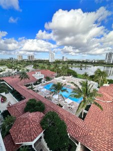 Comprar apartamento no Turnberry Village South 1012