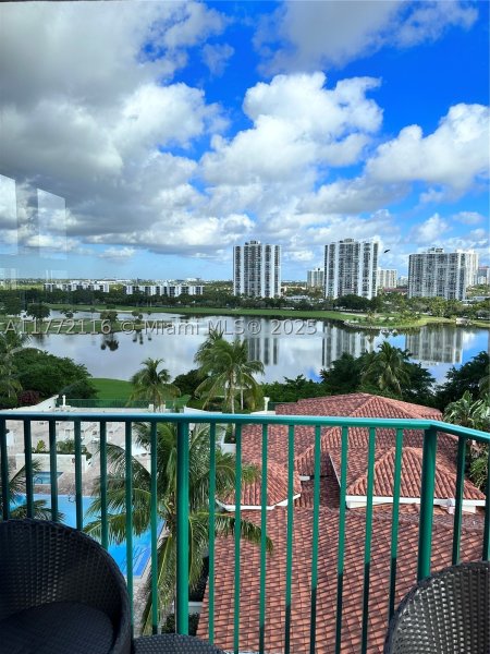 Comprar apartamento en Turnberry Village South 1012