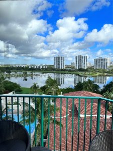 Comprar apartamento no Turnberry Village South 1012