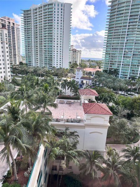 Comprar apartamento en Turnberry Village South 1012