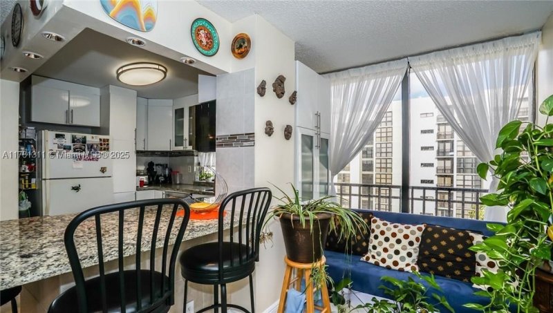 Condo for sale at Plaza of the Americas 701