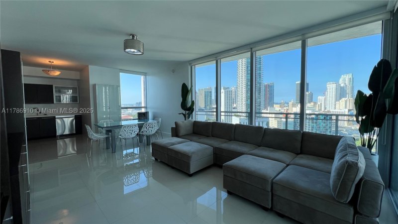 Condo for sale at The Ivy 2204