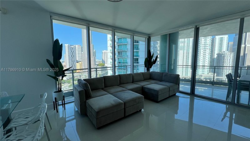 Condo for sale at The Ivy 2204