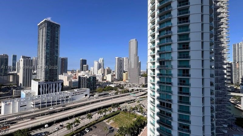 Condo for sale at The Ivy 2204