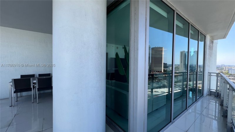Condo for sale at The Ivy 2204