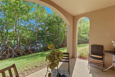 The Yacht Club at Aventura Apt #1106