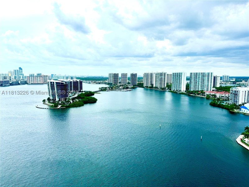 Condo for sale at Mystic Pointe 500 3001