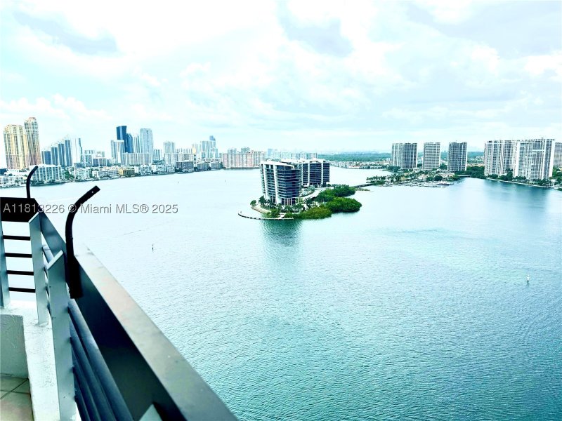 Condo for sale at Mystic Pointe 500 3001