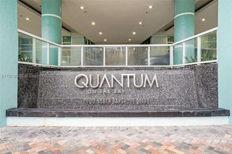Condo for sale at Quantum 1411