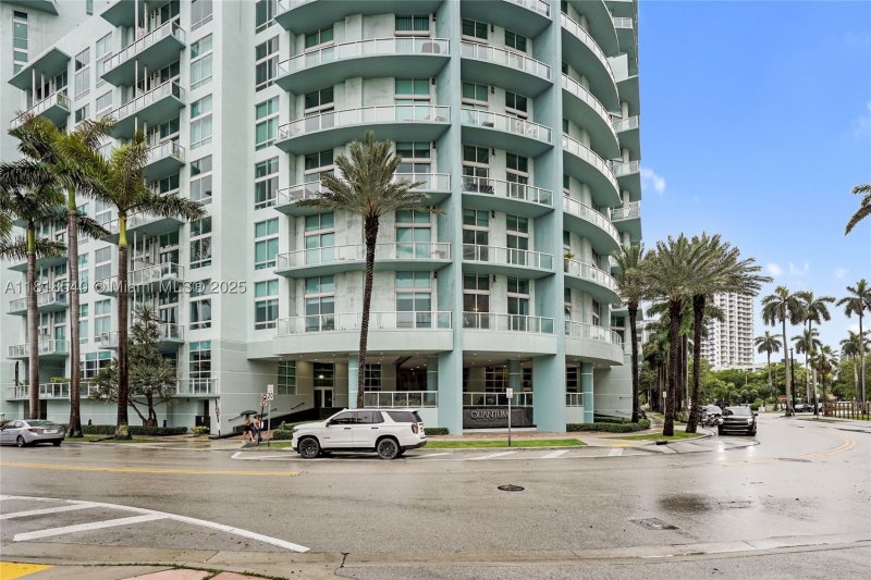 Condo for sale at Quantum 1411
