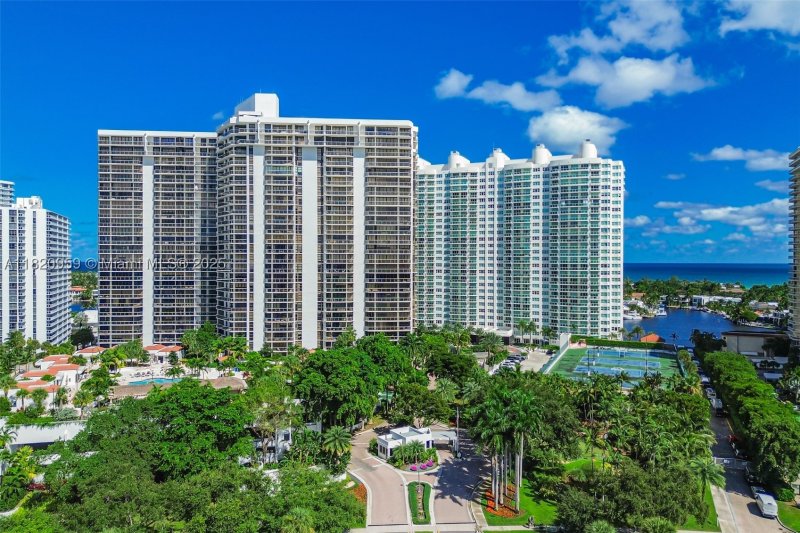 Condo for sale at Hamptons West 1412