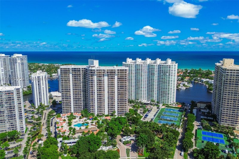 Condo for sale at Hamptons West 1412