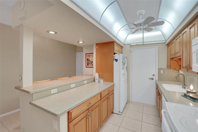 Condo for sale at Coral Ridge Towers North 319