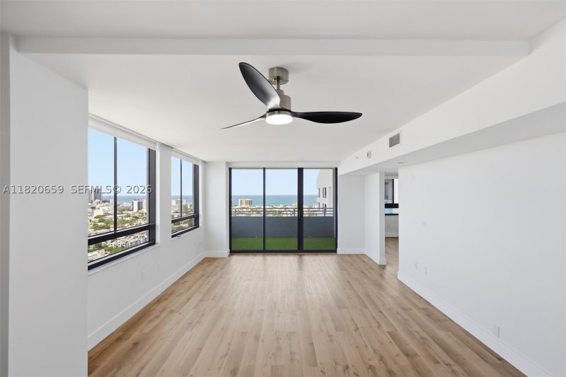 Condo for sale at Waverly 3007
