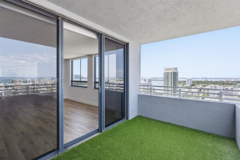 Condo for sale at Waverly 3007