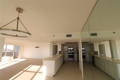 Comprar apartamento en The Tower at Port Royale 2007